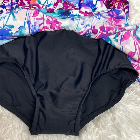 NWOT Maxine of Hollywood One Piece Floral and Black Swimsuit - Picture 4 of 11